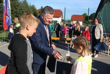 SPREJEM PRVOŠOLČKOV BEGUNJE 14 FOTO LJUBO VUKELIČ